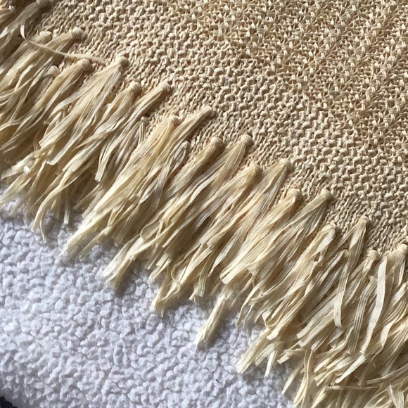 Yellow fringed tank. - Picture 3 of 5